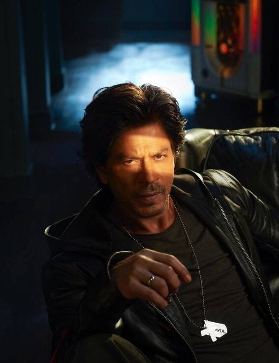 एक इंटरव्यू के दौरान शाहरुख खान ने हॉलीवुड फिल्मे ना करने की वजह बताई थी. उन्होंने कहा था कि वह ऐसा नहीं करेंगे क्योंकि वह टॉम क्रूज से अच्छे नहीं दिखते हैं या जॉन ट्रावोल्टा जितने अच्छे डांसर नहीं हैं.