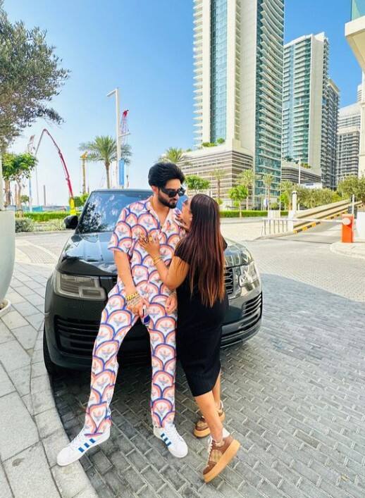 ਦੱਸ ਦੇਈਏ ਕਿ ਇਨ੍ਹੀਂ ਦਿਨੀਂ ਅਫਸਾਨਾ ਆਪਣੇ ਸ਼ੋਅਜ਼ ਦੇ ਚੱਲਦੇ ਦੁਬਈ ਵਿੱਚ ਹੈ। ਇਸ ਦੌਰਾਨ ਗਾਇਕਾ ਵੱਲੋਂ ਲਗਾਤਾਰ ਆਪਣੀਆਂ ਸ਼ਾਨਦਾਰ ਤਸਵੀਰਾਂ ਸ਼ੇਅਰ ਕੀਤੀਆਂ ਜਾ ਰਹੀਆਂ ਹਨ।