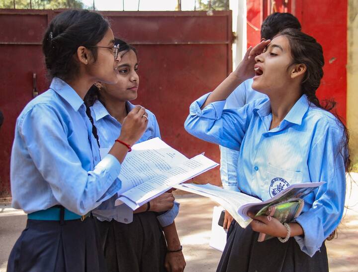 पिछली साल के नतीजों की बात करें तो लास्ट ईयर यानी साल 2023 में कुल 87.26 परसेंट स्टूडेंट्स ने बारहवीं की परीक्षा पास की थी.