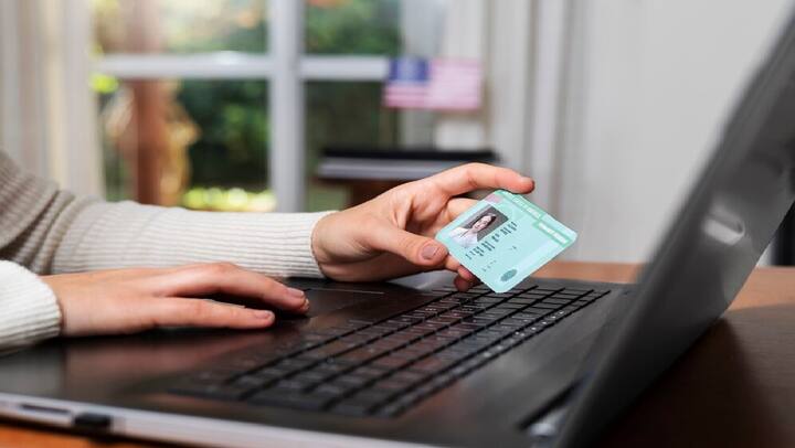 अपने आईटीआर डॉक्यूमेंट को आप पहचान पत्र के रूप में यूज कर सकते हैं. आईटीआर में दर्ज पते को आप किसी भी सरकारी दस्तावेज के आवेदन के लिए पते के रूप में यूज कर सकते हैं.