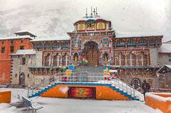 Char Dham Yatra 2024: अगर हेलीकॉप्टर से जाएं बद्रीनाथ, केदारनाथ तो कितना खर्चा होगा? कितने दिन में हो जाएगा टूर
