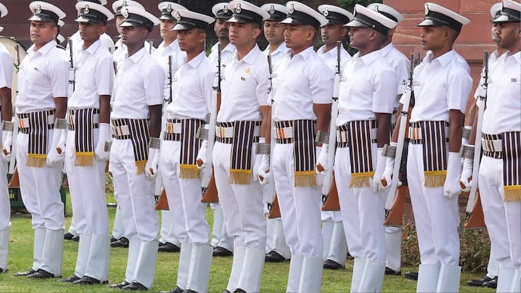 Indian Navy Agniveer Recruitment 2024 Apply From 13 May at agniveernavy.cdac.in Indian Navy Recruitment 2024: इंडियन नेवी में होने जा रही अग्निवीर भर्ती, यहां चेक कर लें जरूरी डिटेल्स
