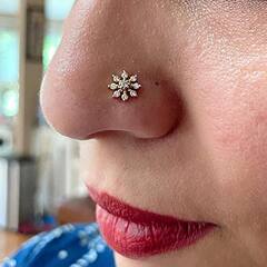 Trending Nose Pin: इन दिनों खूब ट्रेंड कर रहे हैं इस तरह के नोज पिन्स