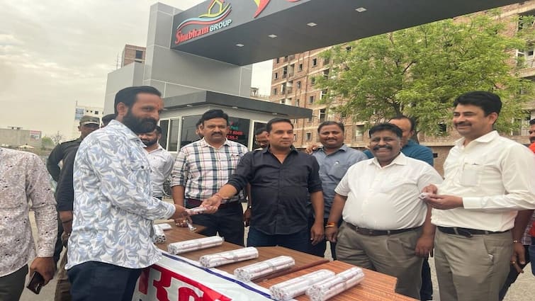 कोटा में विशेष पहल, खुदकुशी रोकने के लिए पीजी संचालकों को फ्री बांटे गए एंटी हैंगिग डिवाइस kota anti hanging device to stop Suicide distributed free in PG hostel ANN कोटा में विशेष पहल, खुदकुशी रोकने के लिए पीजी संचालकों को फ्री बांटे गए एंटी हैंगिग डिवाइस