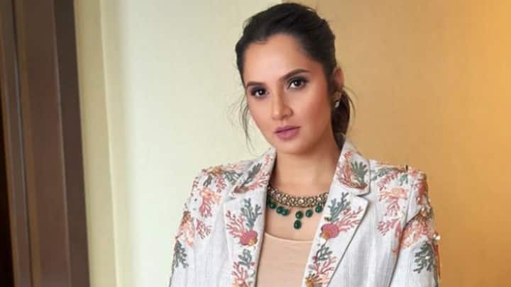 भारत की स्टार टेनिस खिलाड़ी सानिया मिर्ज अपने प्रोफेशनल करियर के साथ-साथ पर्सनल लाइफ को लेकर भी काफी चर्चा में रही हैं. सानिया ने पाकिस्तानी क्रिकेटर शोएब मलिक से शादी की थी. लेकिन अब दोनों का तलाक हो चुका है.