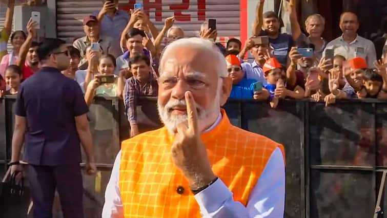 Children Share Experience Of Presenting PM Modi His Sketches As He Casts His Vote In Ahmedabad video WATCH: Children Share Experience Of Presenting PM Modi His Sketches As He Casts Vote In Ahmedabad