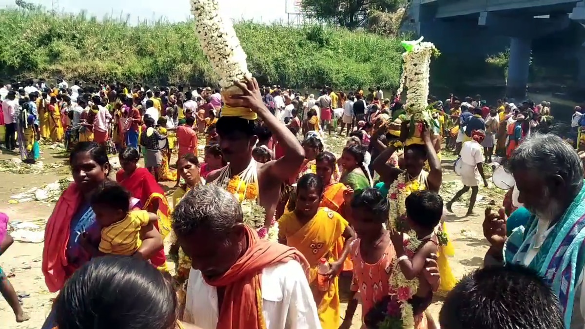 தொடங்கியது புகழ்பெற்ற தேனி வீரபாண்டி கௌமாரியம்மன் கோயில் திருவிழா - ஆயிரக்கணக்கில் குவிந்த பக்தர்கள்