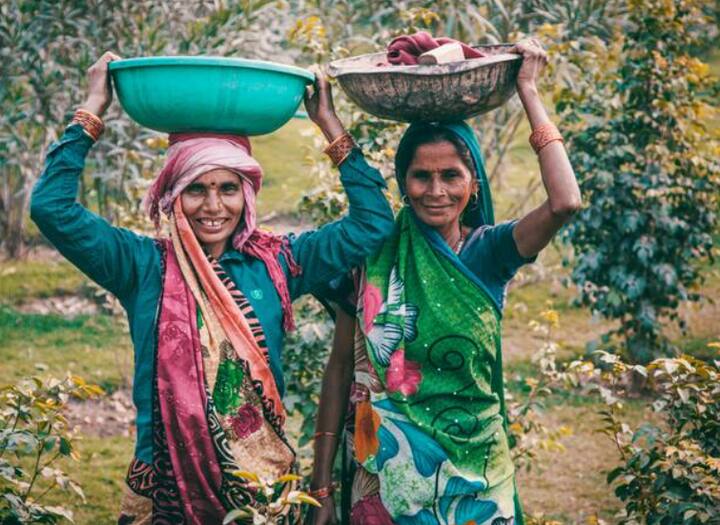 ਰਿਹੰਦ, ਕਨਹਾਰ, ਪਾਂਗਨ ਵਰਗੀਆਂ ਨਦੀਆਂ ਇੱਥੋਂ ਗੁਜ਼ਰਦੀਆਂ ਹਨ। ਜਿਸ ਨਾਲ ਨਾ ਸਿਰਫ਼ ਇੱਥੋਂ ਦੇ ਲੋਕਾਂ ਨੂੰ ਪਾਣੀ ਦੀ ਕਿੱਲਤ ਦਾ ਸਾਹਮਣਾ ਕਰਨਾ ਪੈਂਦਾ ਹੈ ਸਗੋਂ ਜ਼ਿਲ੍ਹੇ ਦੀ ਸੁੰਦਰਤਾ ਵਿੱਚ ਵੀ ਵਾਧਾ ਹੁੰਦਾ ਹੈ।