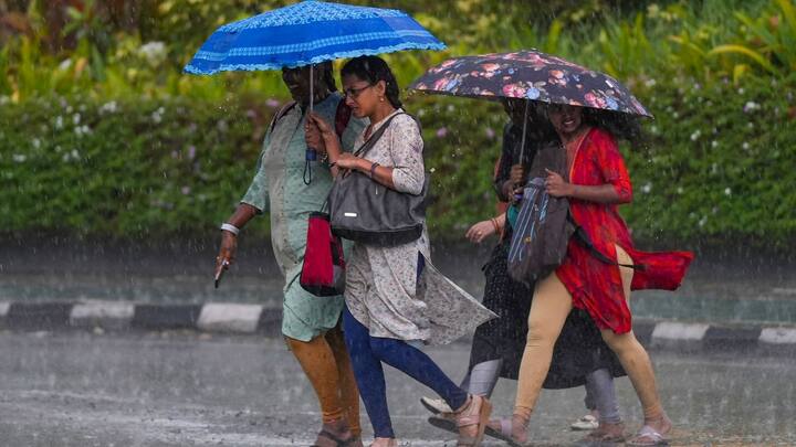 ভারী বৃষ্টি হবে পূর্ব ও পশ্চিম মেদিনীপুর, ঝাড়গ্রাম এবং দক্ষিণ চব্বিশ পরগনা জেলায়।