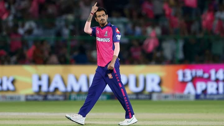 चहल ने IPL 2024 में दिल्ली कैपिटल्स के खिलाफ मैच में 1 विकेट लेते ही यह कारनामा पूरा किया है. चहल अपने टी20 करियर में मुंबई इंडियंस, राजस्थान रॉयल्स, रॉयल चैलेंजर्स बेंगलुरु और डोमेस्टिक क्रिकेट में हरियाणा के लिए भी खेले हैं.