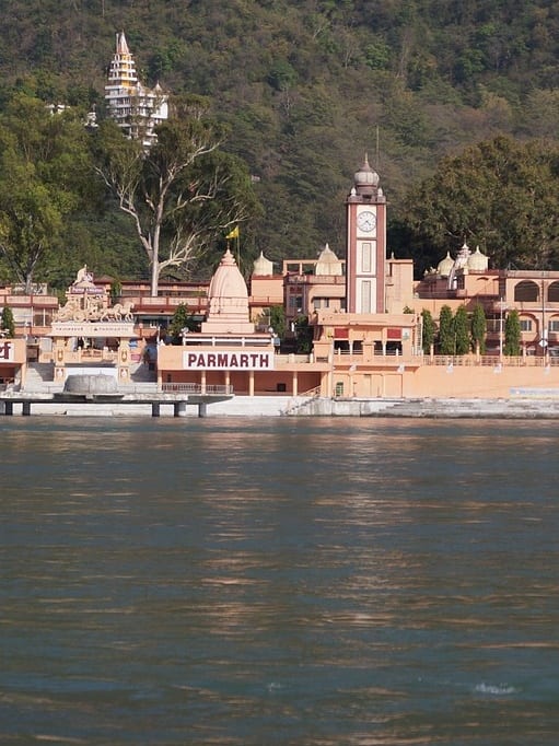 गंगा नदी कहां से निकलती है और कहां पर खत्‍म होती है?