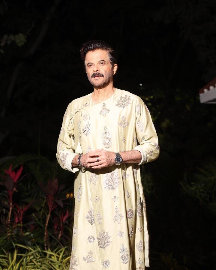 बॉलिवूड अभिनेता अनिल कपूर (Anil Kapoor) गेल्या पाच दशकांपासून बॉलिवूडमध्ये आपला जलवा दाखवत आहे.