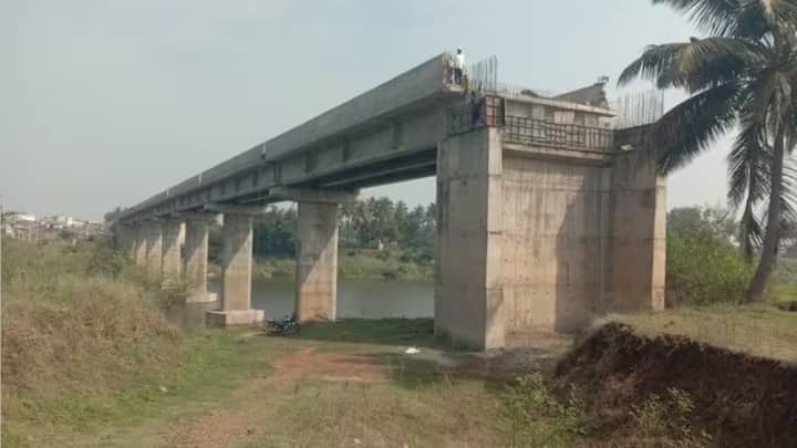 Maharashtra Karnataka Border Report submitted on Khidrapur bridge  boycott of villagers withdrawn Marathi maharashtra News Khidrapur Bridge: एबीपी माझाचा दणका; खिद्रापूर पुलाबाबत अहवाल सादर ,गावकऱ्यांचा बहिष्कार मागे
