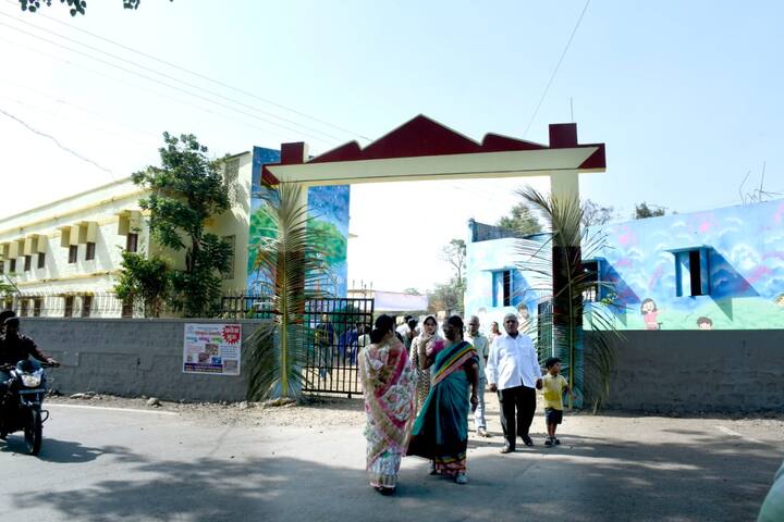 कोल्हापूर शहरात अनेक ठिकाणी हटके पद्धतीने मतदारांचे स्वागत करण्यात येत आहे.