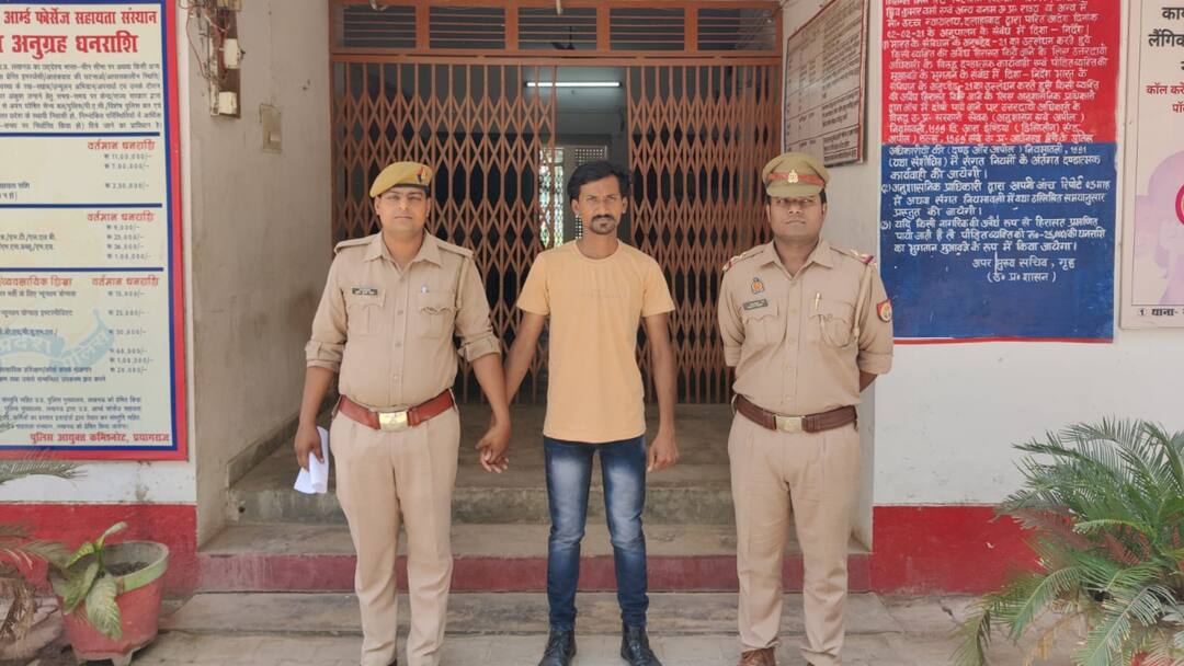 CM योगी को धमकी देने वाला शमीम गिरफ्तार, पुलिस ने देशी बम और तमंचा भी किया बरामद UP Police Arrested a Youth who threatened CM Yogi Adityanath on social media from Prayagraj ANN CM योगी को धमकी देने वाला शमीम गिरफ्तार, पुलिस ने देशी बम और तमंचा भी किया बरामद