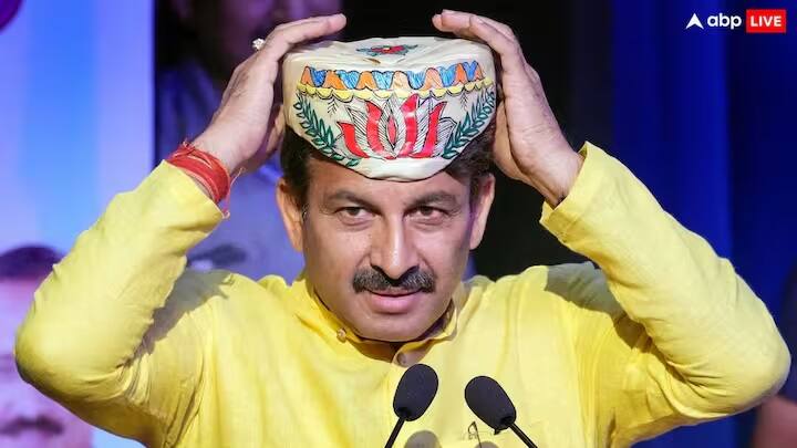 ભાજપ સાંસદ મનોજ તિવારી (53) લોકસભા ચૂંટણી 2024માં દિલ્હીથી સૌથી ધનિક ઉમેદવાર છે. તેઓ ઉત્તર પૂર્વ દિલ્હીથી પાર્ટીના ઉમેદવાર છે અને તેમની પાસે કુલ 28.05 કરોડ રૂપિયાની સંપત્તિ છે. તે ગાયન અને અભિનયમાંથી કમાણી કરે છે, જ્યારે સાંસદ તરીકે પગાર પણ મેળવે છે.