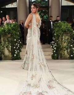 Met Gala 2024: મેટ ગાલામાં આલિયા ભટ્ટનો ગ્લેમરસ લૂક, સાડીમાં રેડ કાર્પેટ પર વૉક કરતા ફેન્સ થયા ખુશ