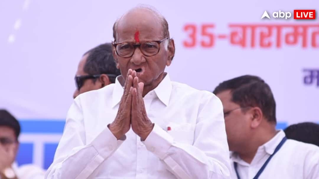 Sharad Pawar and Supriya Sule Caste his Vote in Baramati Lok Sabha Election 2024 fights with Sunetra Pawar बीमार होने की खबरों के बीच बेटी सुप्रिया सुले के साथ बारामती पहुंचे शरद पवार, किया मतदान