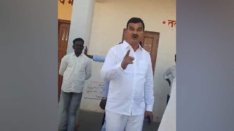 MLA Dattatraya Bharne video from Indapur Tweeted by Rohit Pawar Baramati Lok Sabha Election Voting live updates in marathi News 
