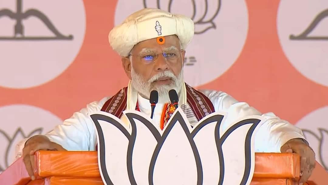'Congress Now Siding With Ajmal Kasab': PM Modi In Maharashtra Says Party’s ‘B-Team Activated Across Border’ Lok Sabha Elections 2024 Maharashtra Narendra Modi Congress Ajmal Kasab Wadettiwar Remark 2611 Martyr Hemant Karkare RSS Pakistan 'Congress Now Siding With Ajmal Kasab': PM Modi In Maharashtra Says Party’s ‘B-Team Activated Across Border’
