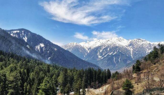 ਇਸ ਪੈਕੇਜ ਦਾ ਨਾਂ Kashmir Paradise On Earth with Vaishno Devi Tour Package Ex Ahmedabad। ਇਸ ਪੈਕੇਜ ਦੇ ਜ਼ਰੀਏ ਤੁਹਾਨੂੰ ਗਾਂਧੀਨਗਰ ਰੇਲਵੇ ਸਟੇਸ਼ਨ ਤੋਂ ਜੰਮੂ ਲਈ ਟ੍ਰੇਨ ਮਿਲੇਗੀ।