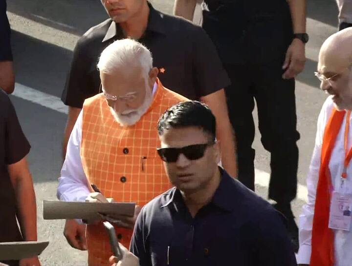 తన చిత్రంపై మోదీ ఆటోగ్రాఫ్