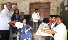 Kolhapur Loksabha : कुठं रांगोळीची आरास, कुठं गुलाब देऊन स्वागत; कोल्हापुरात मतदानाला दणक्यात प्रतिसाद