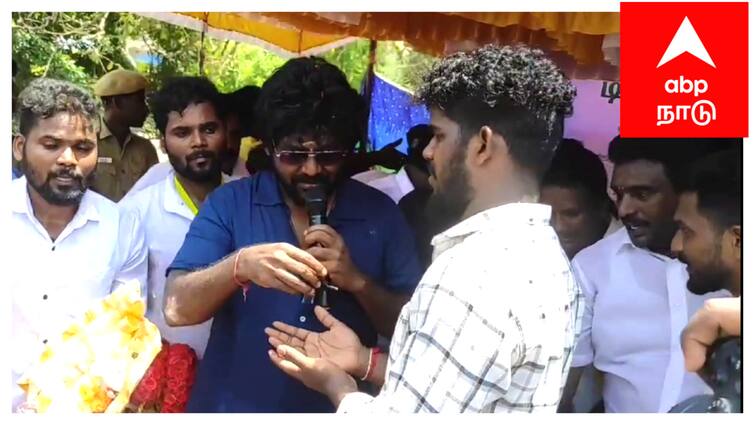 Actor Raghava Lawrence presented a tractor to a farmer in Mayiladuthurai - TNN ரஜினிக்கு நன்றி.. விஜயின் அரசியல் பிரவேசம் - ராகவா லாரன்ஸ் அளித்த பதில்