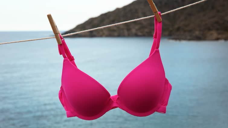 In which country of the world was bra worn for the first time then from what material was this thing made दुनिया के किस देश में सबसे पहले पहनी गई थी ब्रा, तब किस मैटेरियल से बनती थी यह चीज?