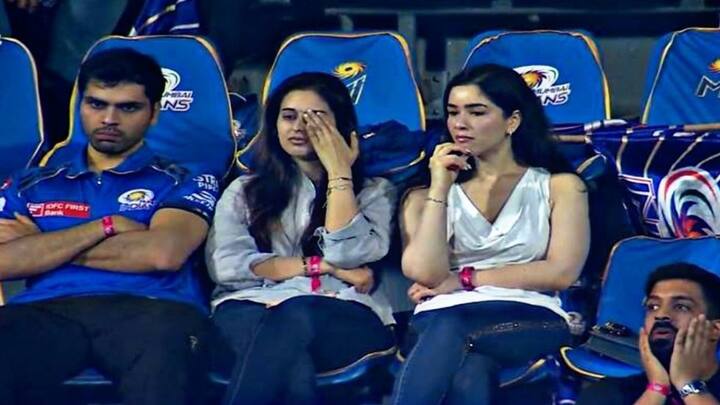 मुंबई इंडियंस की ओर से सूर्यकुमार यादव ने 56 रन और टिम डेविड ने 24 रन बनाए. उनके अलावा कोई भी बल्लेबाज बड़ी पारी खेलने में नाकाम रहा. अंततः MI को 24 रनों से हार झेलनी पड़ी.