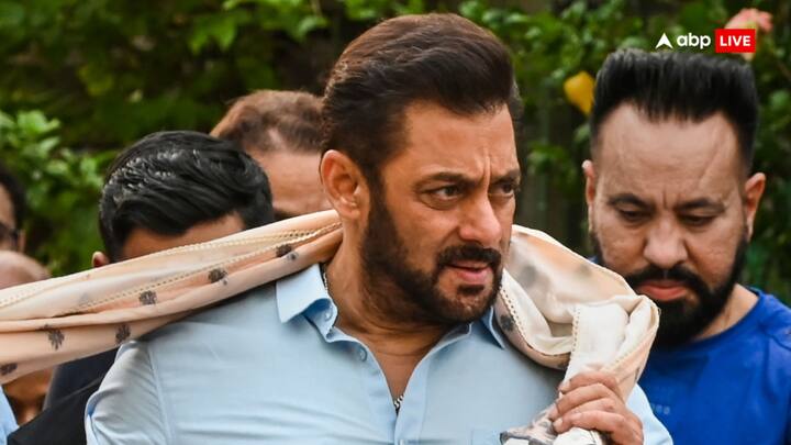 Salman Khan Firing Case: राजस्थान से गिरफ्तार आरोपी मोहम्मद रफीक चौधरी ने 12 अप्रैल को एक्टर सलमान खान के घर गैलेक्सी अपार्टमेंट की रेकी की थी. कोर्ट ने 13 मई तक पुलिस कस्टडी में भेज दिया है.