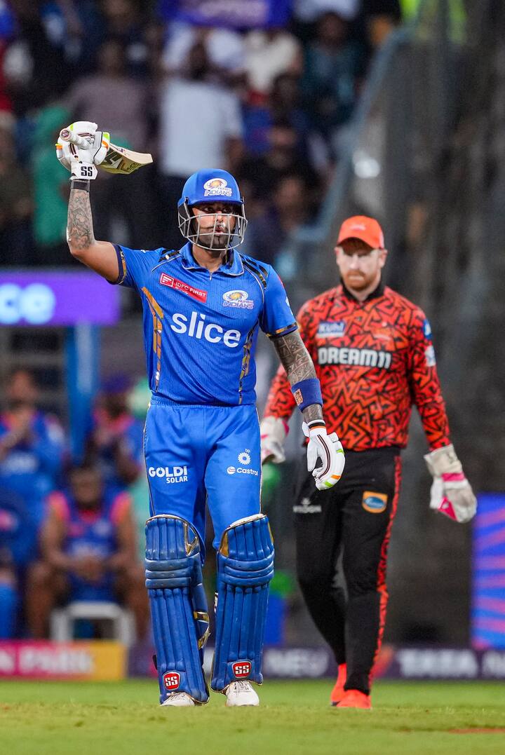 फिर लक्ष्य का पीछा करते हुए मुंबई इंडियंस ने 17.2 ओवर में 3 विकेट पर जीत दर्ज कर ली थी. मुंबई के लिए सूर्याकुमार यादव और तिलक वर्मा ने चौथे विकेट के लिए 143* (79 गेंद) रनों की अटूट साझेदारी की थी.