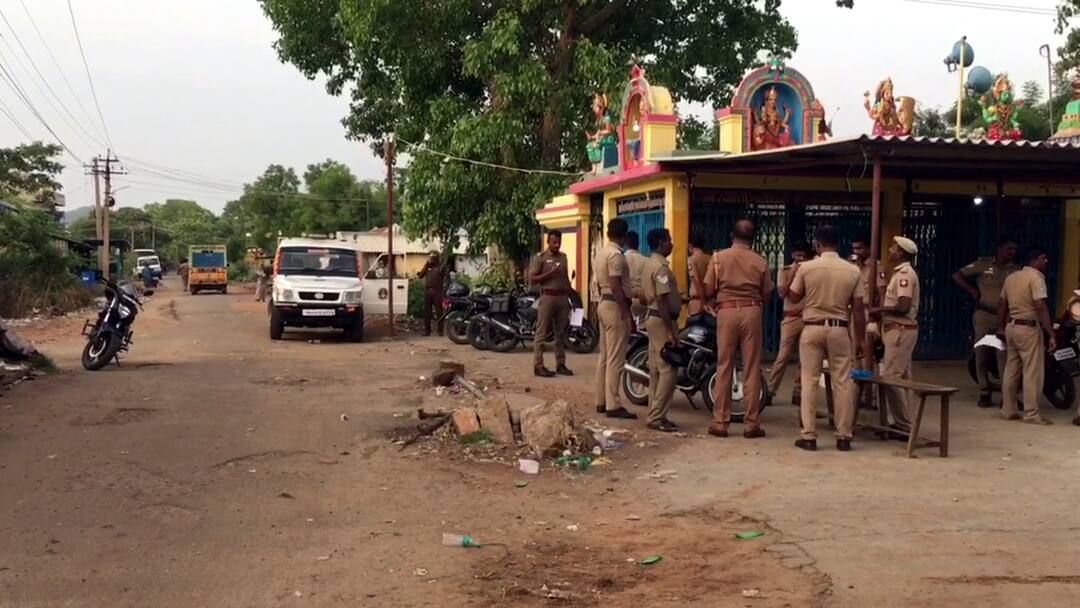 Dindigul Crime laborer killed asking a woman for her phone number issue near Nilakottai - TNN இளம் பெண்ணிடம் போன் நம்பர் கேட்ட விவகாரம்; தொழிலாளி தலை துண்டித்து படுகொலை - நிலக்கோட்டை அருகே பயங்கரம்