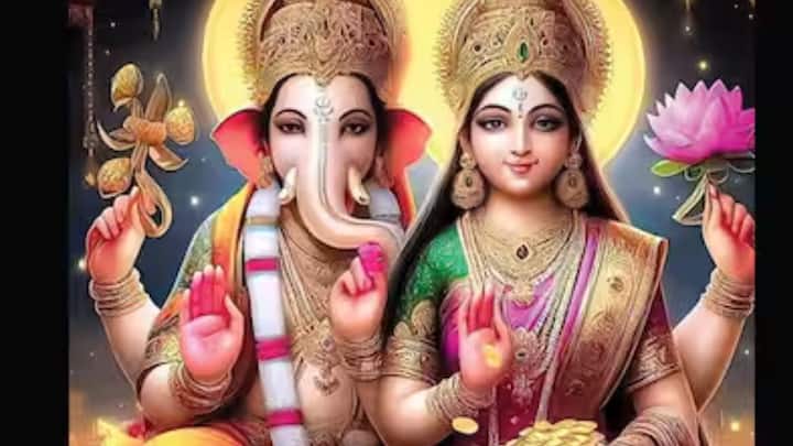 সিংহ রাশি - সিংহ রাশির জাতকদের জন্য দশম ঘরে গজকেশরী রাজযোগ তৈরি হবে। তার ফলে বিশেষ উপকৃত হবেন সিংহ-র জাতকরা। এদের আর্থিক লাভ ও উন্নতির সম্ভাবনা রয়েছে। ব্যবসায় পরিশ্রম করলে ভাল ফল মিলবেই।