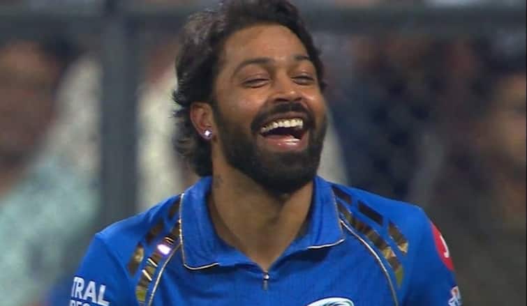 Mumbai Indians captain Hardik Pandya smile reaction after beating Sunrisers Hyderabad IPL 2024 MI vs SRH Watch: मुंबई की जीत से हार्दिक के चेहर पर लौटी खुशी, हैदराबाद को हराकर रोक नहीं पाए हंसी, रिएक्शन वायरल 