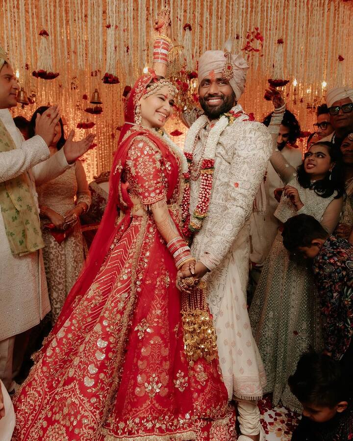 आरती ने लिखा है- 'पहली रसोई- मिठास और प्यार से भरपूर.' आरती ने भी अपनी पहली रसोई में हलवा बनाया.