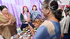 शिमला में राष्ट्रपति द्रौपदी मुर्मू ने बच्चों में बांटी चॉकलेट, प्रदर्शनी में घरेलू उत्पाद खरीदे, UPI से किया पेमेंट