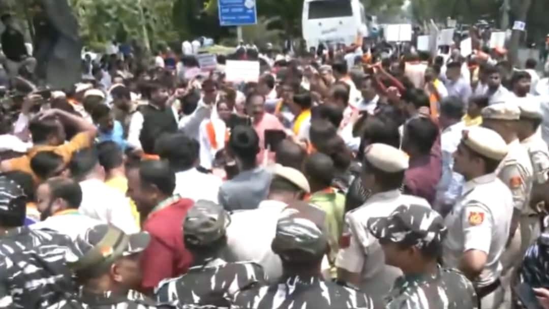 Delhi BJP Leaders & Workers Stage Protest Against Arvind Kejriwal In Capital's ITO Area — WATCH Delhi BJP Leaders Workers Stage Protest Against Arvind Kejriwal ITO Area video Delhi BJP Leaders & Workers Stage Protest Against Arvind Kejriwal In Capital's ITO Area — WATCH