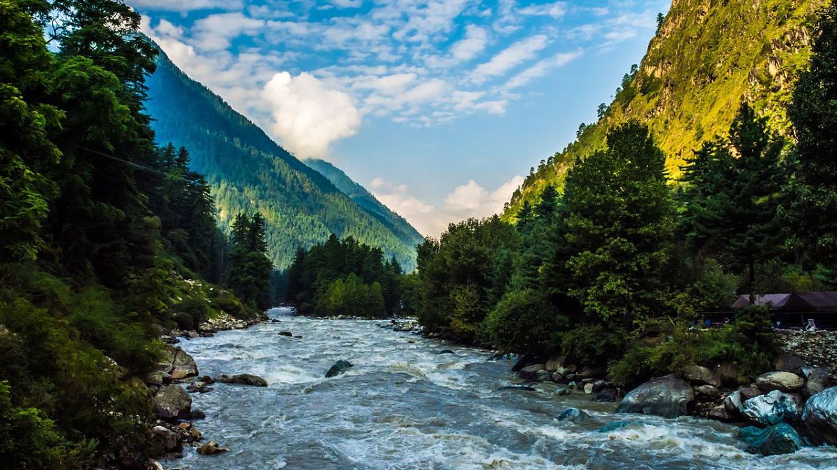 Travel : 'इथली' गुलाबी हवा वेड लावेल तुम्हाला! मे-जूनमध्ये भारतात स्वित्झर्लंडचा आनंद घ्यायचाय? हनिमूनसाठी बेस्ट डेस्टिनेशन जाणून घ्या