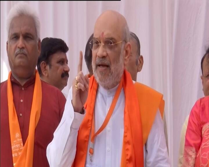 ગુજરાતમાં પ્રથમ બે તબક્કાનું મતદાન પૂર્ણ થઇ ચૂક્યુ છે. ગુજરાતમાં ફરી એકવાર ઝડપી મતદાનના આંકડા સામે આવી રહ્યાં છે. સવાર સવારેમાં ગુજરાતમાં બમ્પર મતદાન યોજાઇ રહ્યું છે.