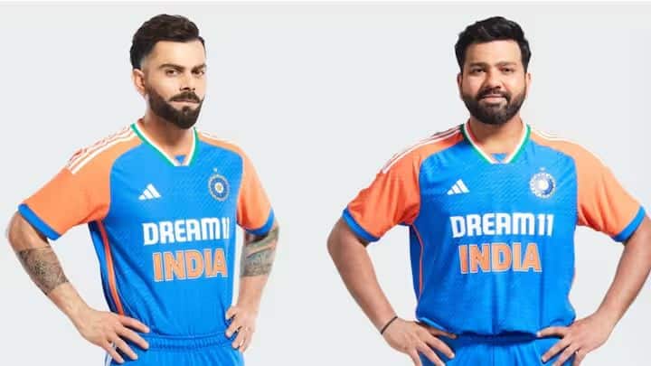 जर्सी लाँच केल्यानंतर भारतीय खेळाडूंनी नवीन जर्सी परिधान करुन फोटो काढले.