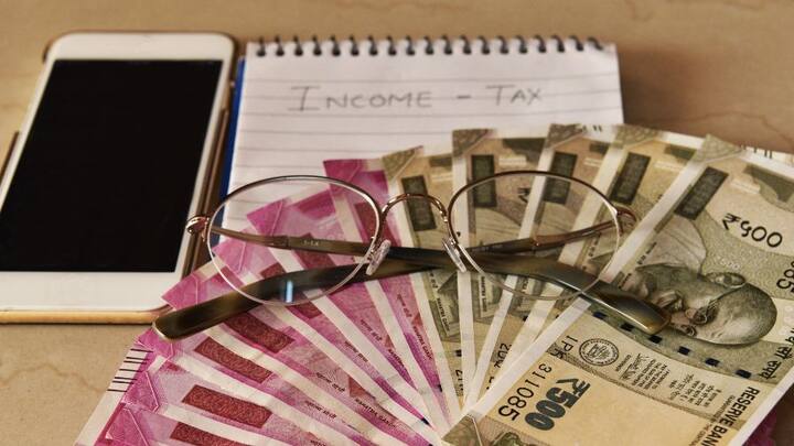২০২৩-২৪ অর্থবর্ষের জন্য ITR ফাইল জমা করার সময় এসে গিয়েছে। আপনি কোনও চাকরি করলে, সেই বেতন আয়করের আওতায় পড়লে ITR ফাইল করা আবশ্যিক। ছবি- পিটিআই