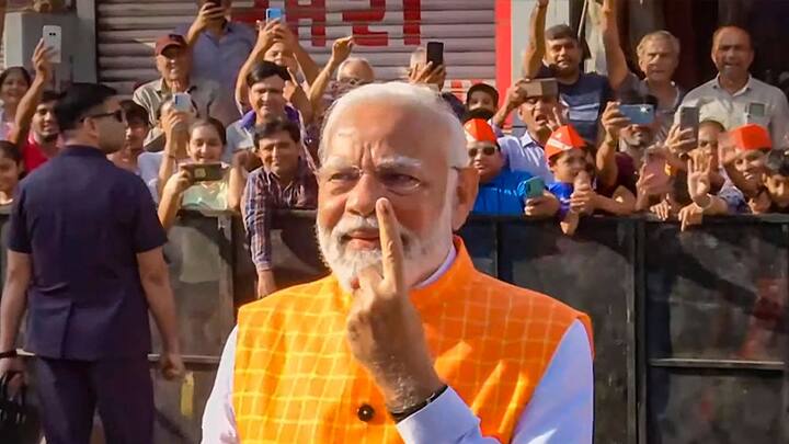 PM Modi casts his vote in Ahmedabad in the 3rd phase of Lok Sabha election. (image source: PTI)