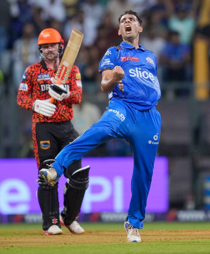 मैच में पहले बैटिंग करते हुए सनराइजर्स हैदराबाद ने 20 ओवर में 8 विकेट पर 173 रन बोर्ड पर लगाए थे. टीम के लिए ट्रेविस हेड ने सबसे बड़ी पारी खेलते हुए 30 गेंदों में 48 रन बनाए, जिसमें 7 चौके और 1 छक्का शामिल रहा था.