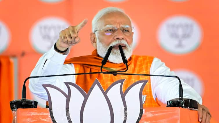 PM Modi Slams Congress INDIA Alliance in Madhya Pradesh Khargone Over Lok Sabha Election 2024 'कांग्रेस को सेना से नफरत और पाक से मोहब्बत', पीएम मोदी मध्य प्रदेश में बोले