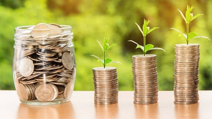 ব্যাঙ্ক থেকে যে কোনও রকম ঋণ নেওয়ার জন্য আয়ের প্রমাণ হিসেবে কাজ করে আইটিআর ফাইল। ছবি- পিটিআই