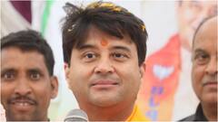 चुनावी रैली में गर्मी से बचने के लिए क्या कर रहे ज्योतिरादित्य सिंधिया? जेब से निकालकर दिखाई प्याज