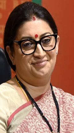 'कांग्रेस पार्टी जो धर्म और जाति के नाम पर इस देश को बांटती रही है'- Smriti Irani | Abpnewsshorts