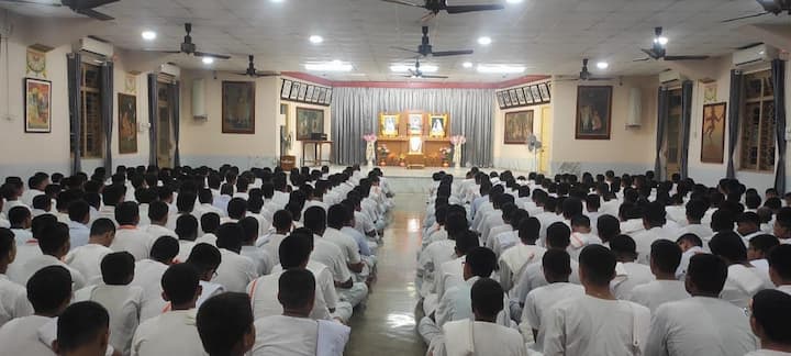 ভোট-পর্বের মধ্যেই ৬৯ দিনের মাথায় প্রকাশিত হল উচ্চ মাধ্যমিক পরীক্ষার ফল। এবার পরীক্ষায় বসেছিলেন ৭ লক্ষ ৫৫ হাজার ৩২৪ জন। প্রথম দশে ১৫টি জেলার ৫৮ জন রয়েছেন।