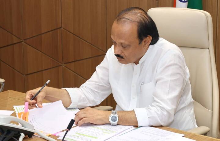 दिलीप वळसे हे शरीराने आणि मनाने कुठं आहेत, हे सर्वांना कळावं यासाठी आपण त्यांची नार्को टेस्ट करुया, मग कळेल ते शरीराने कुठं अन मनाने कुठं आहेत, अशी प्रतिक्रिया अजित पवार यांनी दिली.